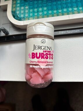 Erge (Jergens) Bursts Cherry Almond Scented - Pink